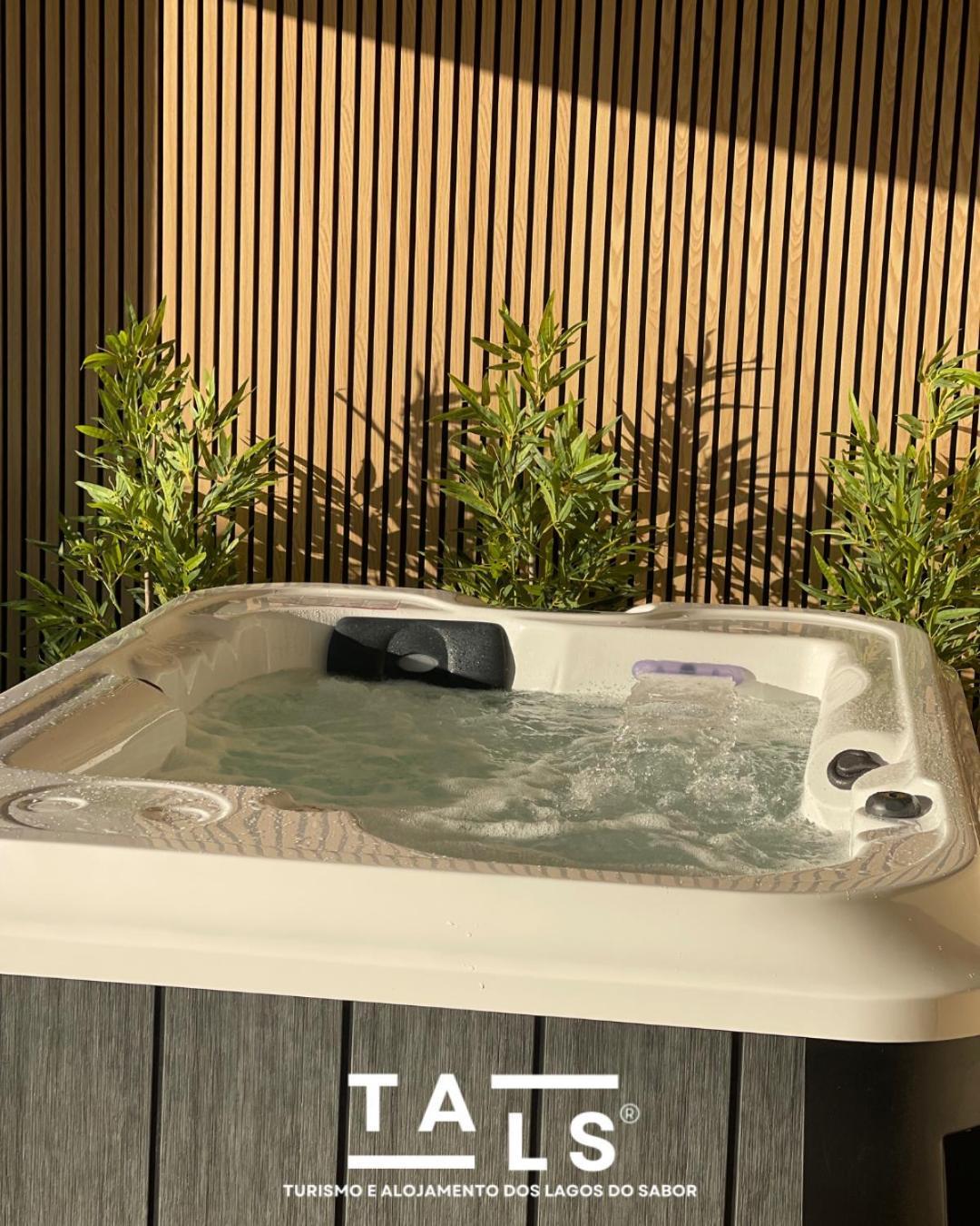 Turismo E Alojamento Dos Lagos Do Sabor - Piscina & Spa Meirinhos Kültér fotó